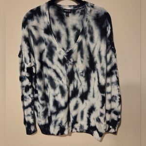 TORRID V-Neck Black and White Tye Dye Sweater Size 1X